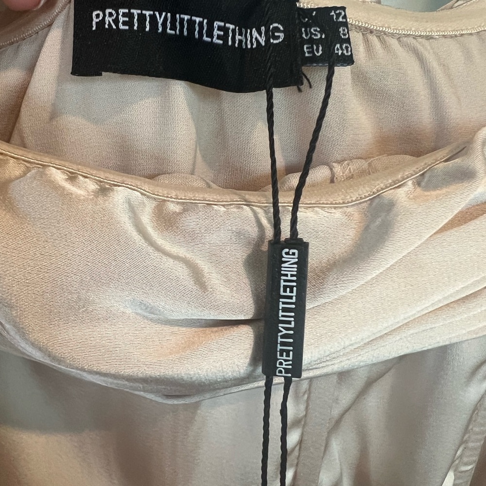 NWT PrettyLittleThing Champagne Satin Pleat Detail Bardot Flared Sleeve Dress - Picture 3 of 4